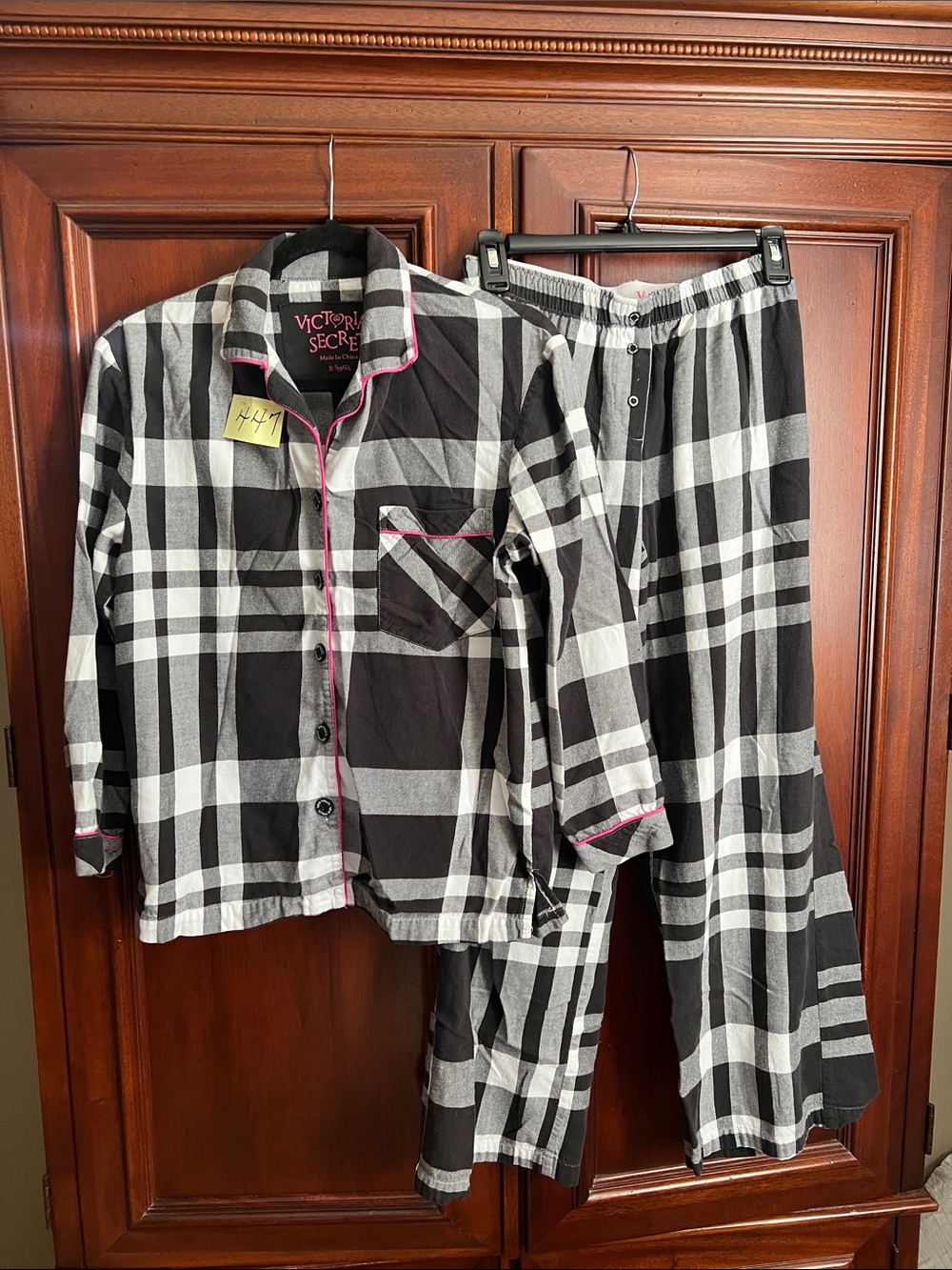 Victoria's Secret Black & White Plaid Pajama Set with Pink Trim Size XSMALL